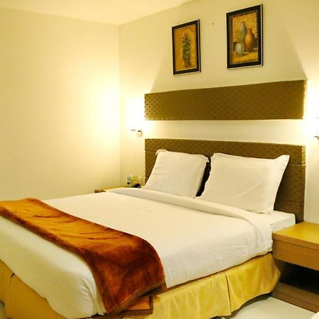Hotel Sitara Grand Miyapur Haidarábád Kültér fotó