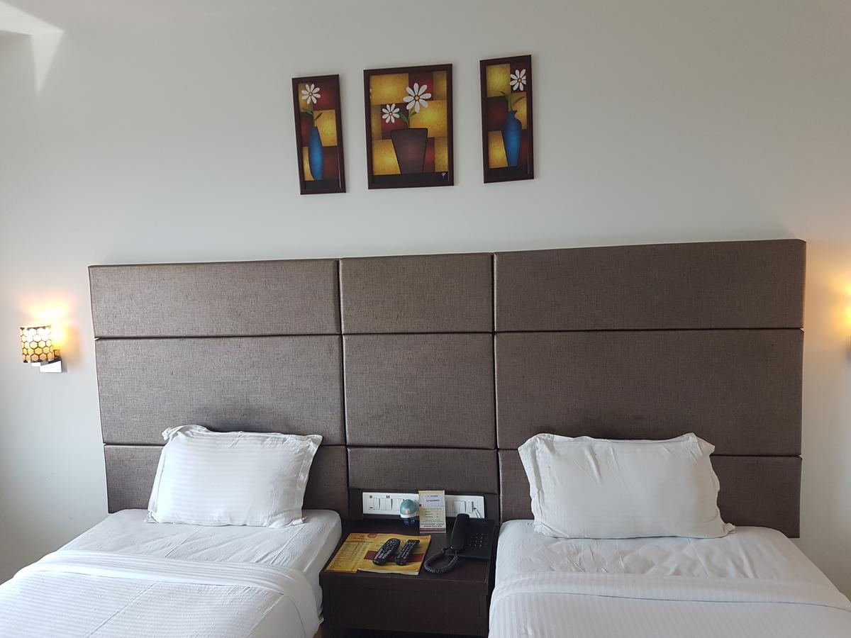 Hotel Sitara Grand Miyapur Haidarábád Kültér fotó