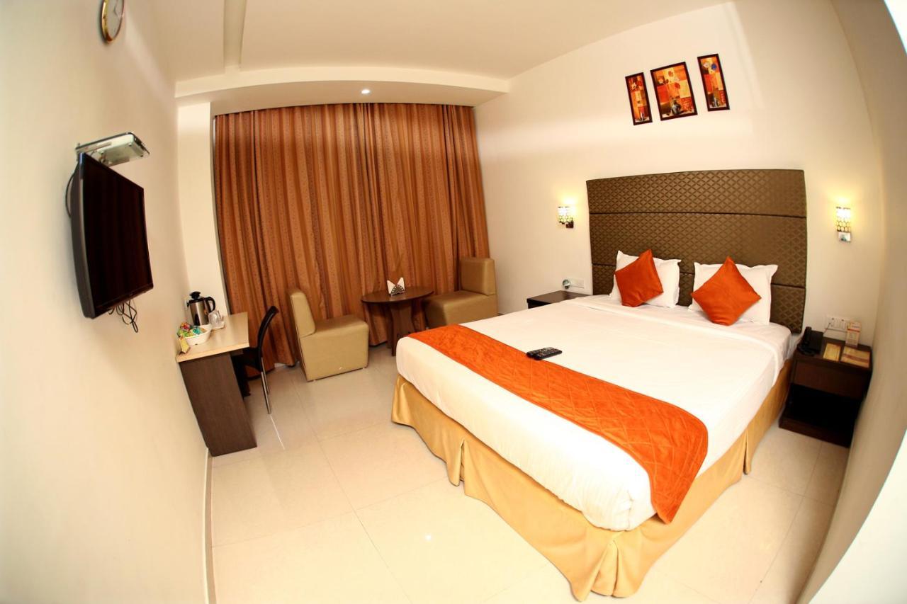 Hotel Sitara Grand Miyapur Haidarábád Kültér fotó