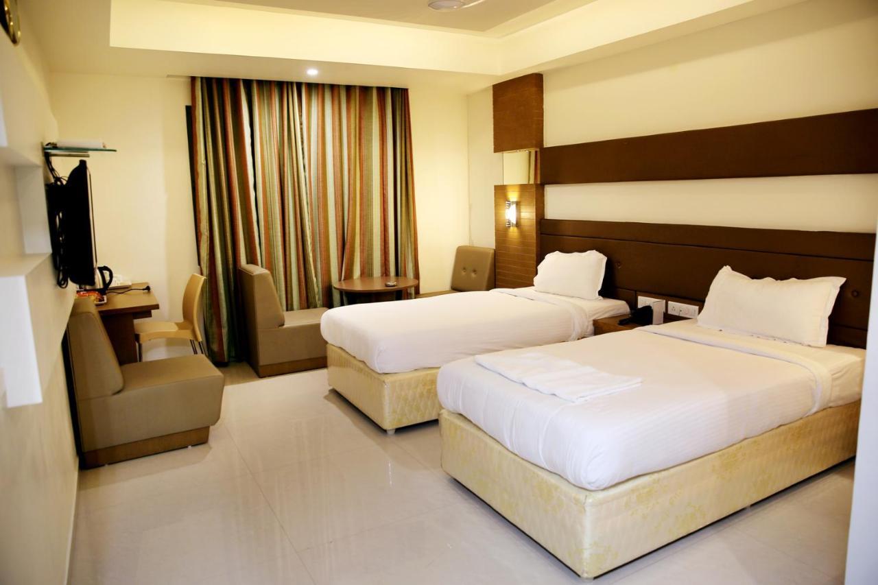 Hotel Sitara Grand Miyapur Haidarábád Kültér fotó