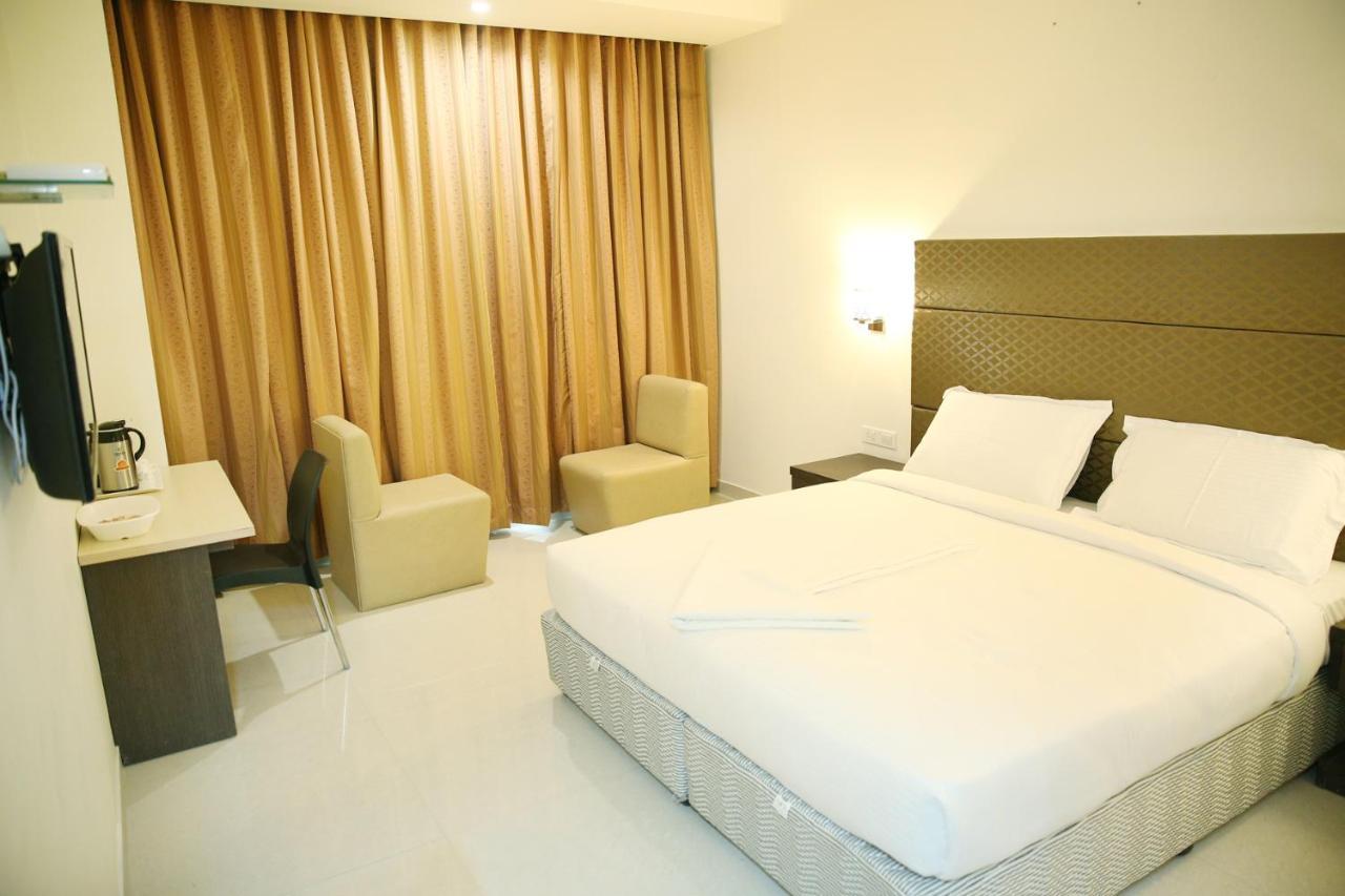 Hotel Sitara Grand Miyapur Haidarábád Kültér fotó
